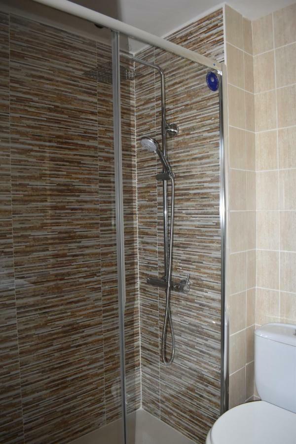 Magnolia, Habitacion Matrimonial Con Bano Uso Privado, En Casa Compartida Appartement Palafrugell Buitenkant foto