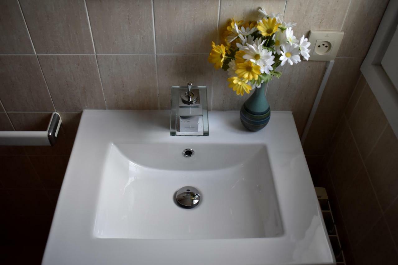 Magnolia, Habitacion Matrimonial Con Bano Uso Privado, En Casa Compartida Appartement Palafrugell Buitenkant foto