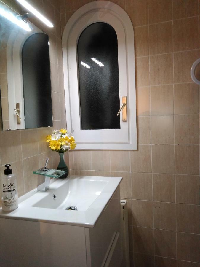 Magnolia, Habitacion Matrimonial Con Bano Uso Privado, En Casa Compartida Appartement Palafrugell Buitenkant foto