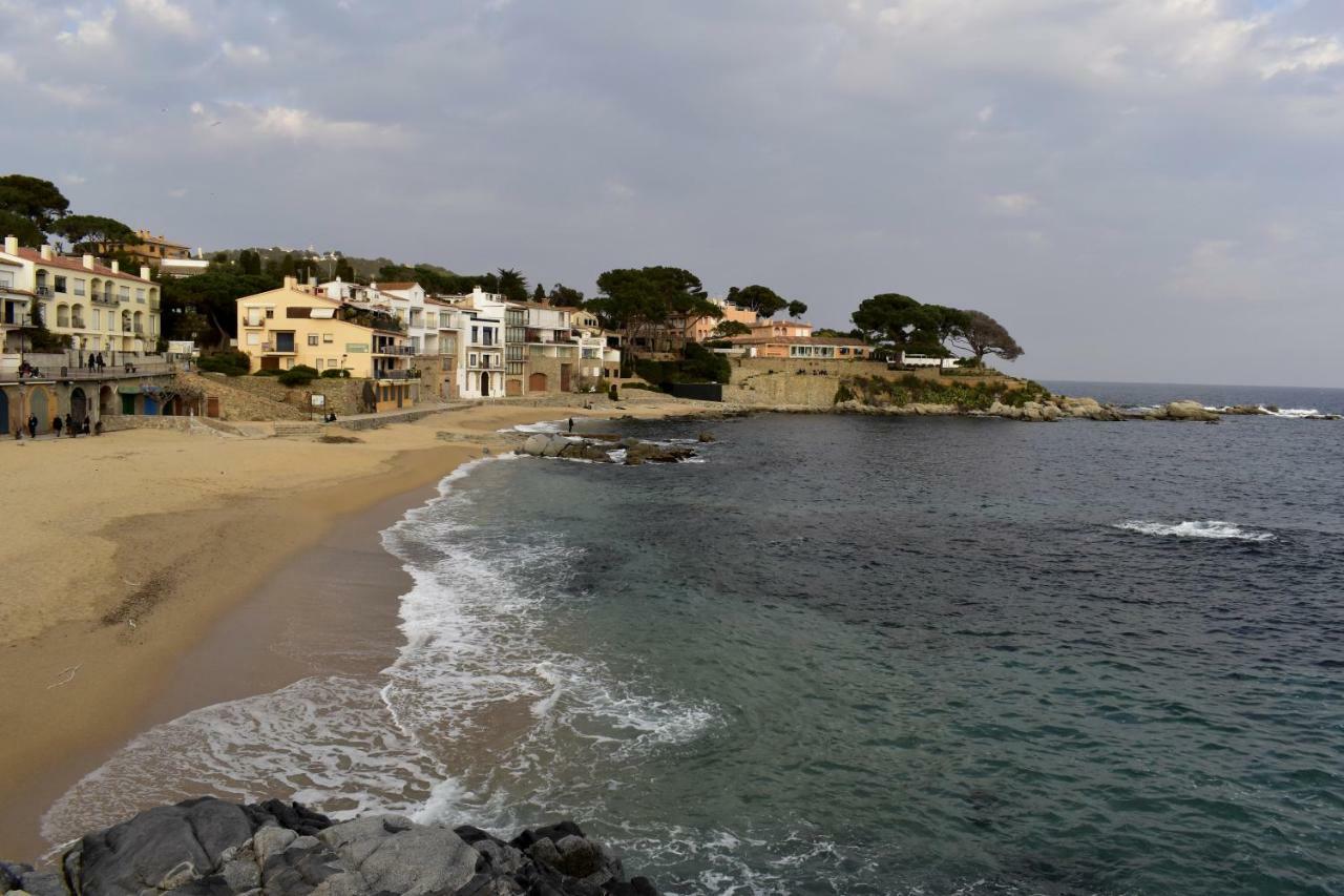 Magnolia, Habitacion Matrimonial Con Bano Uso Privado, En Casa Compartida Appartement Palafrugell Buitenkant foto