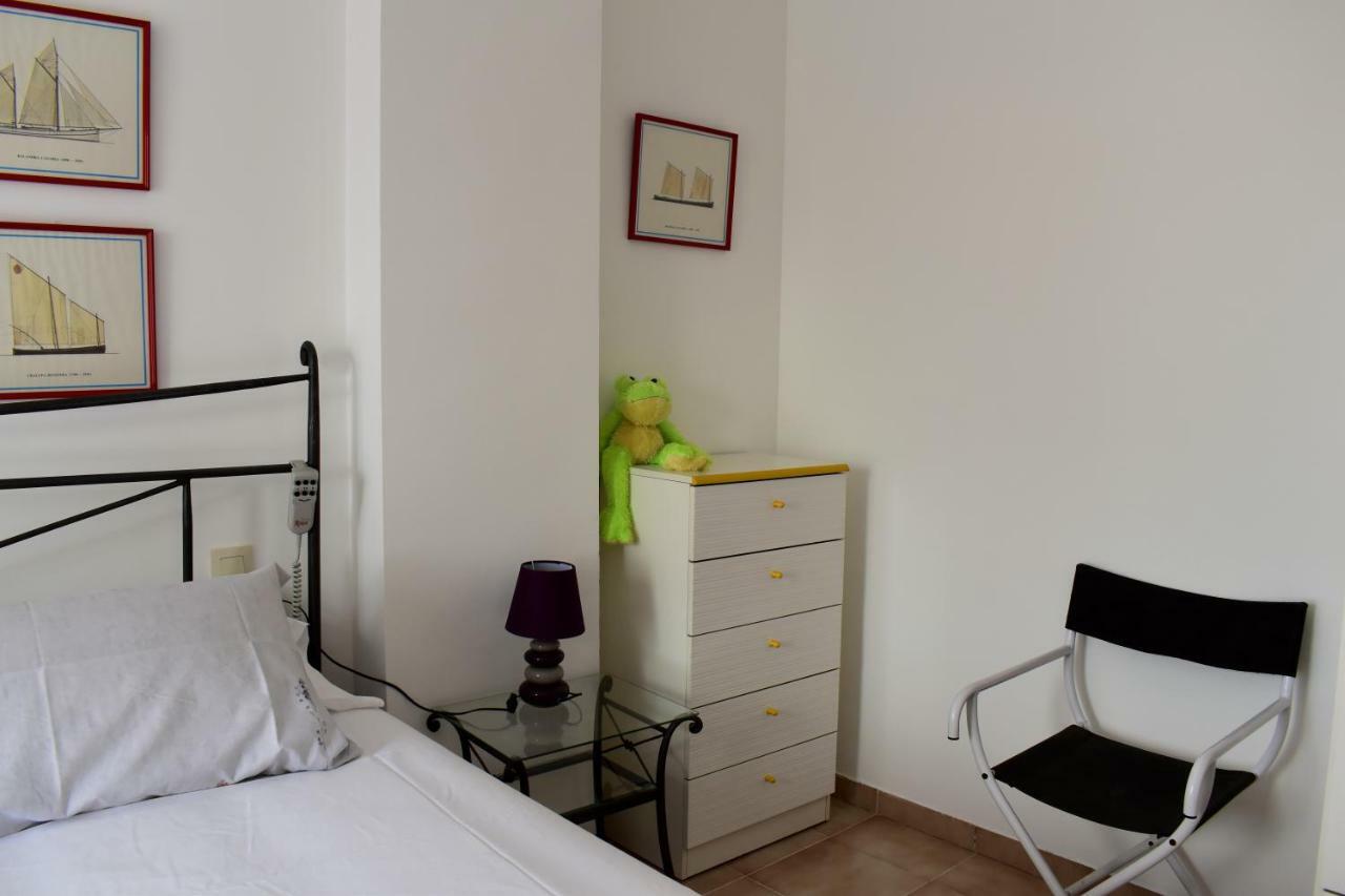 Magnolia, Habitacion Matrimonial Con Bano Uso Privado, En Casa Compartida Appartement Palafrugell Buitenkant foto