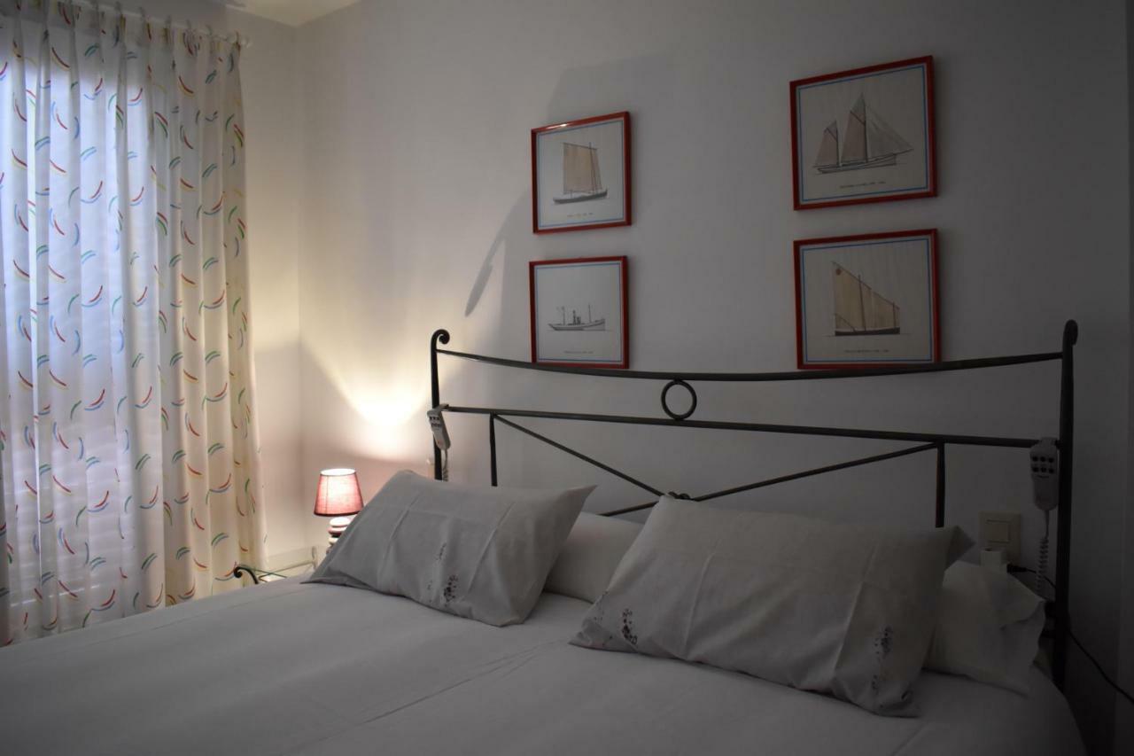 Magnolia, Habitacion Matrimonial Con Bano Uso Privado, En Casa Compartida Appartement Palafrugell Buitenkant foto